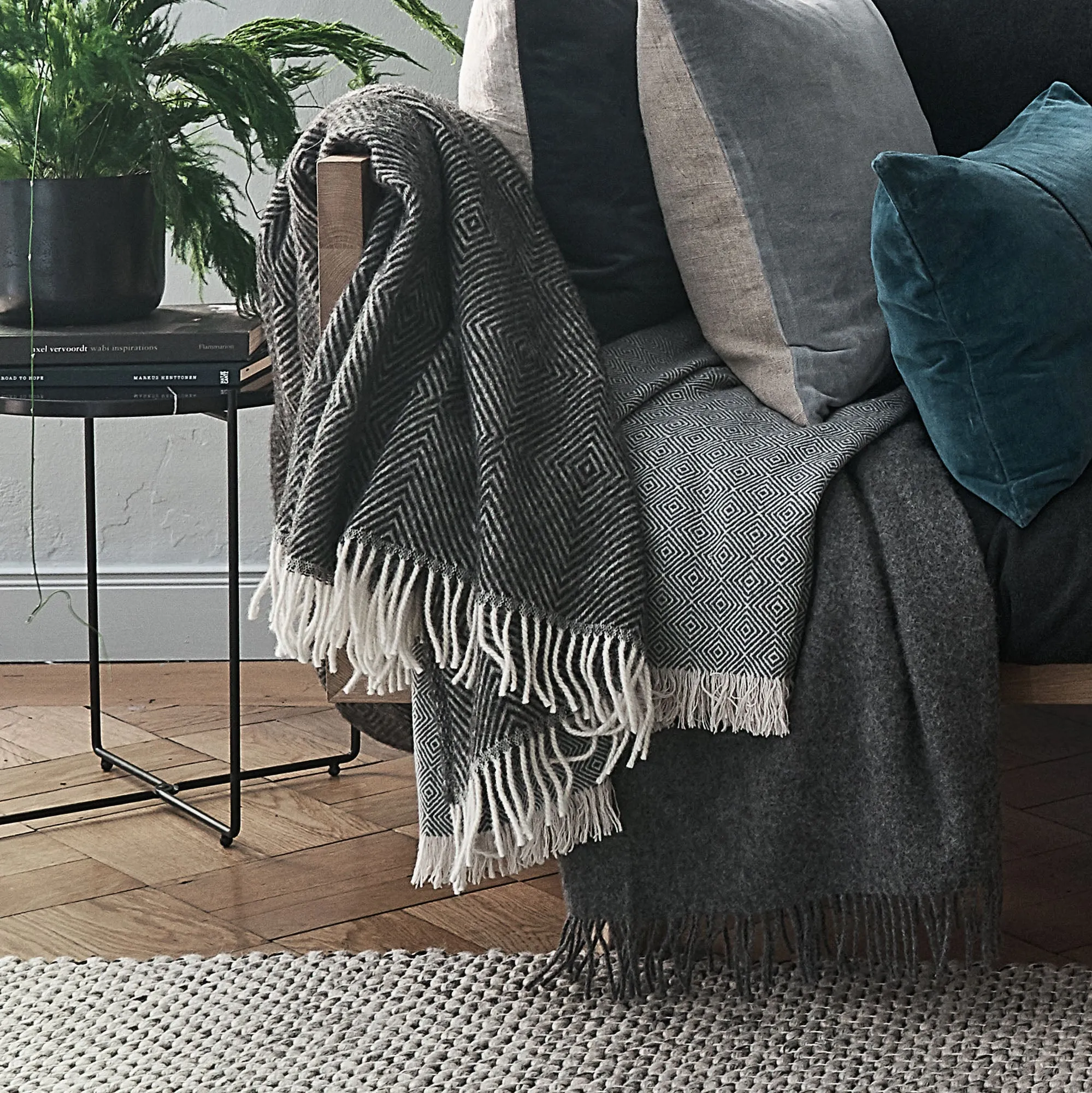 Gotland Dia Wool Blanket [Black/Cream]